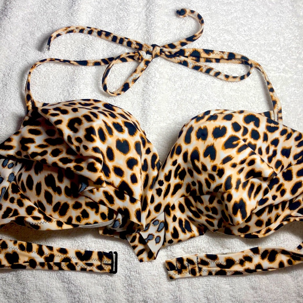 PINK by Victoria’s Secret animal print bikini set w unique flirty ruffled front